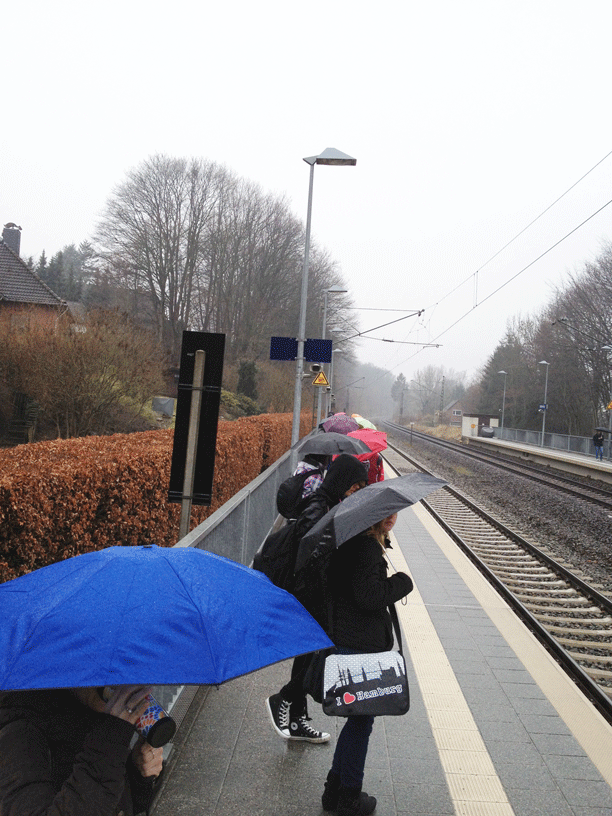 bd_Aga_Bahnhof_Zugausfall_001_bearb