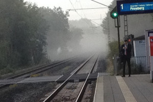 bd_Aga_Bhf_Gleis_im_Nebel_Ausschnitt